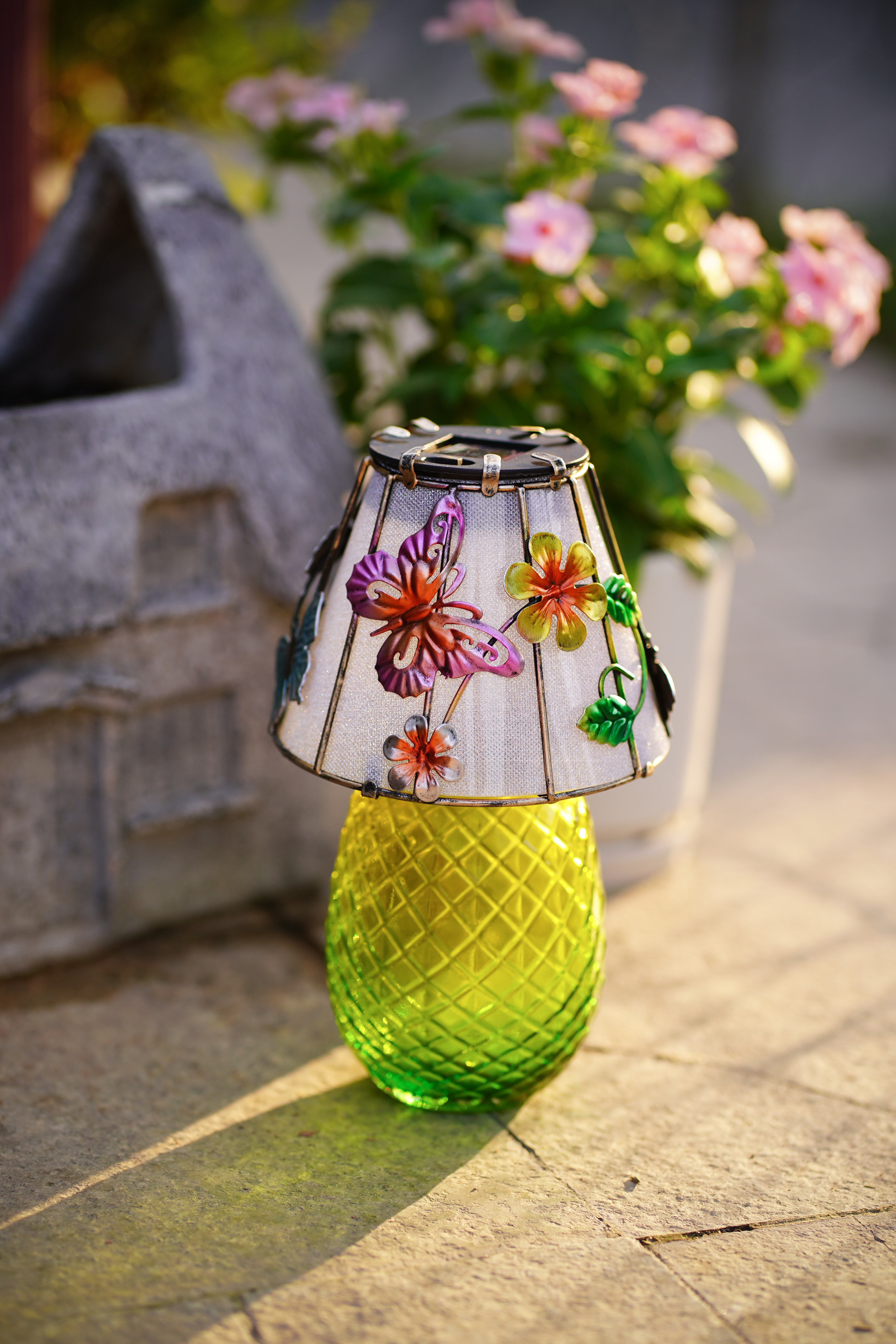 ChexLizard Butterfly Solar Garden Light, Waterproof Tabletop Solar Lamp, Cordless Outdoor Decor for Patio Porch Yard and Balcony